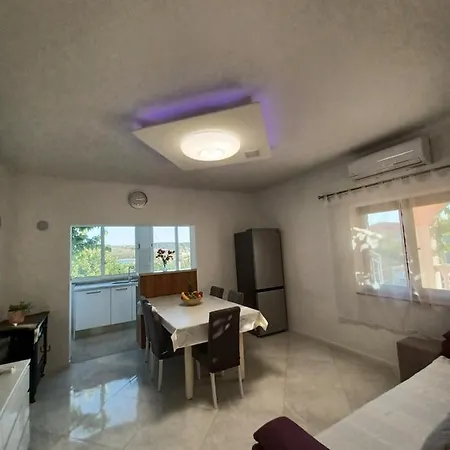 Mira Apartment Trogir