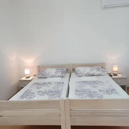 Mira Apartment *