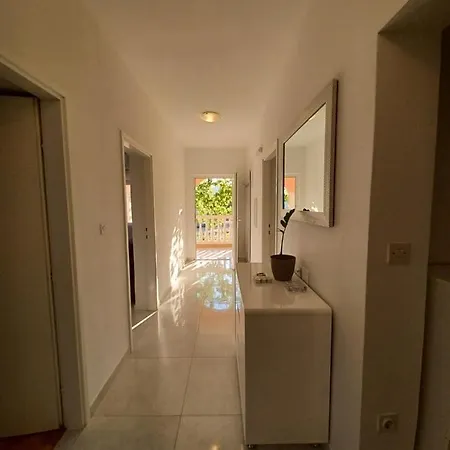 Apartment Mira