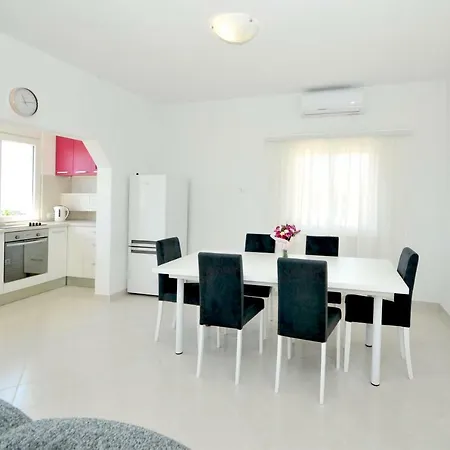 Apartment Mira