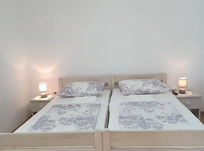 Mira Apartment *