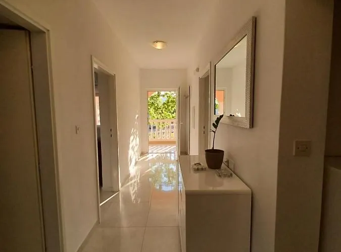 Apartment Mira