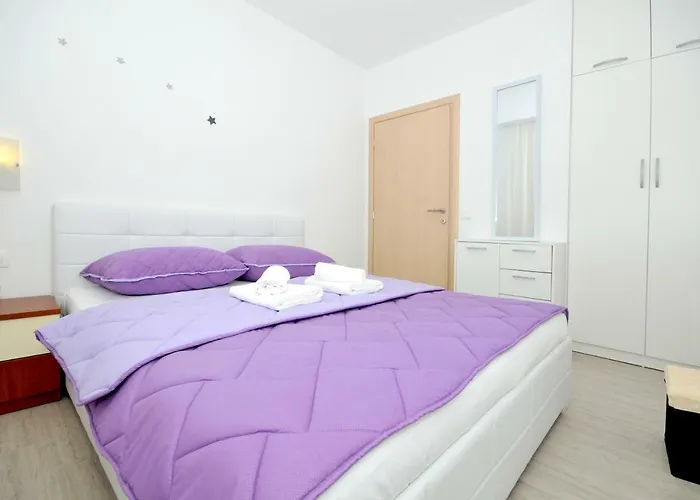 Apartment Mira