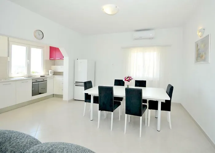Apartment Mira