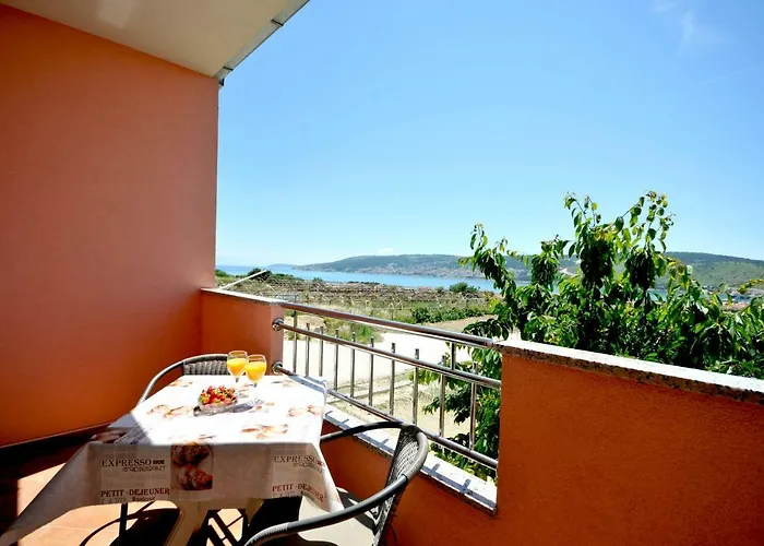 Mira Apartment *