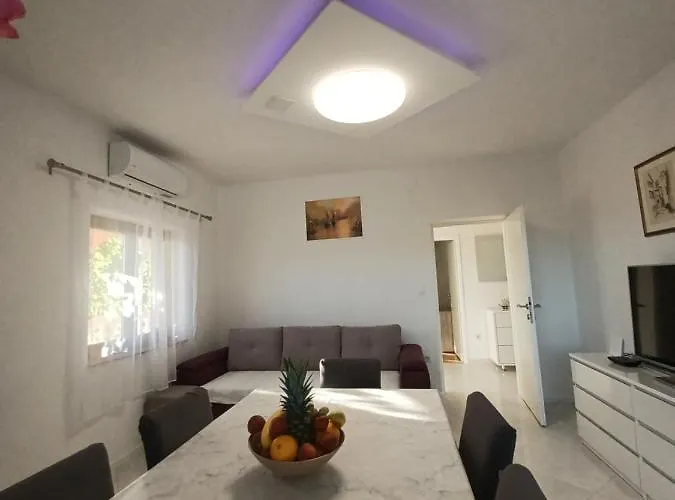 Mira 特罗吉尔